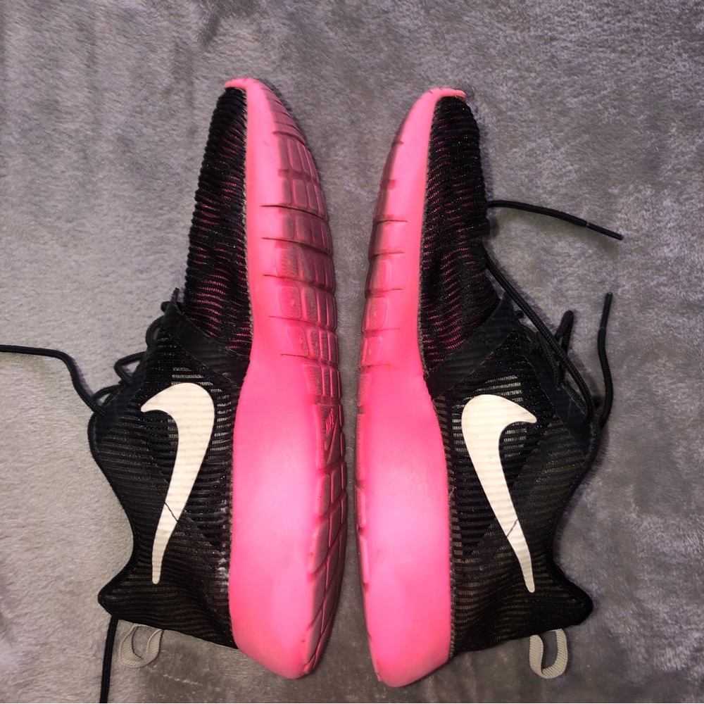 Nike Roshe One Flight Weight Shoes Womens 7.5 Black Pink Athletic Trainers